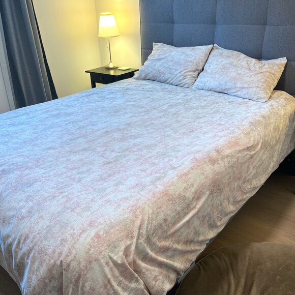 Duvet Cover Set - Picture 1 of 4